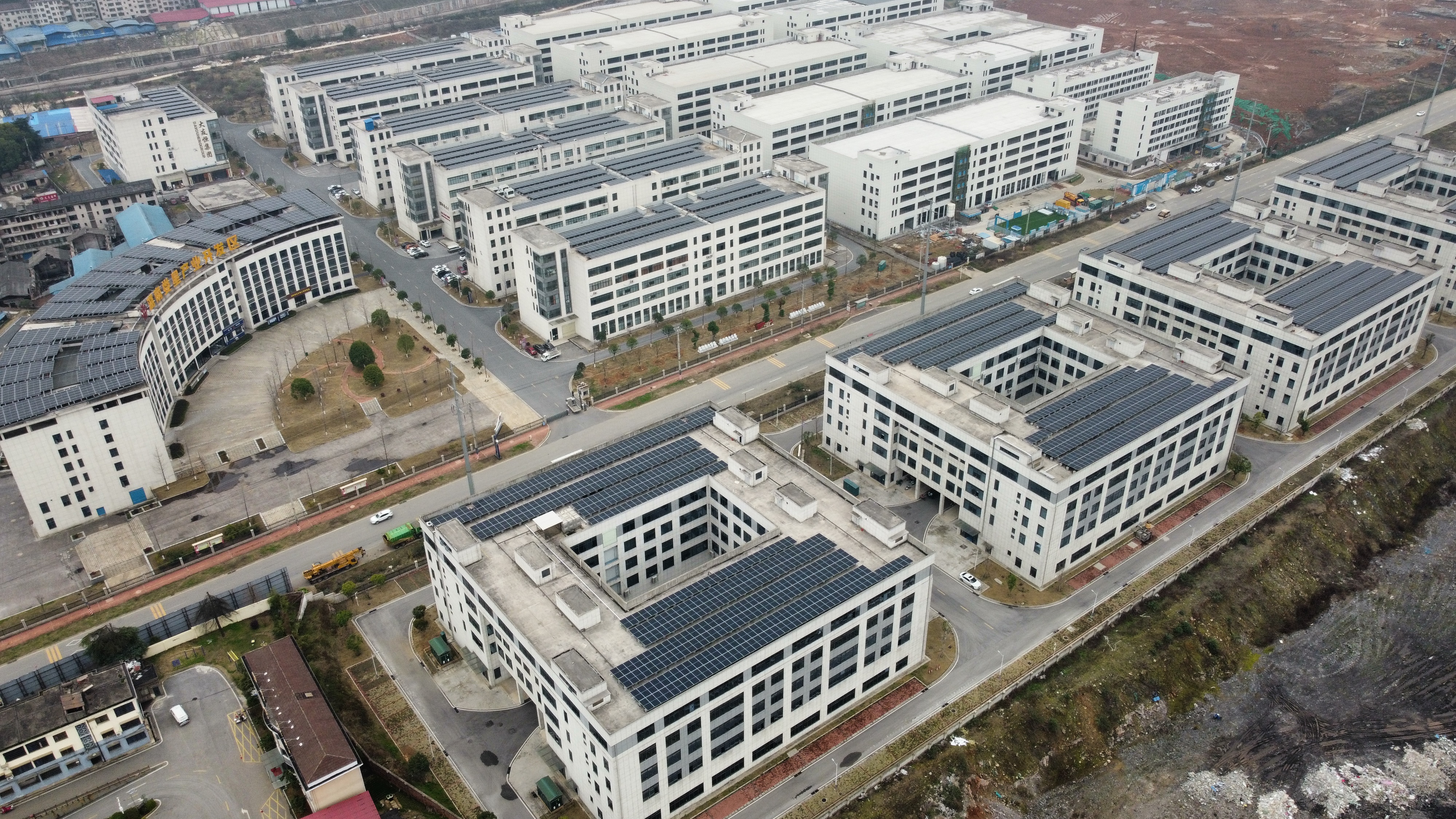 婁星產業(yè)開發(fā)區(qū)光伏項目全面建成并網(wǎng)