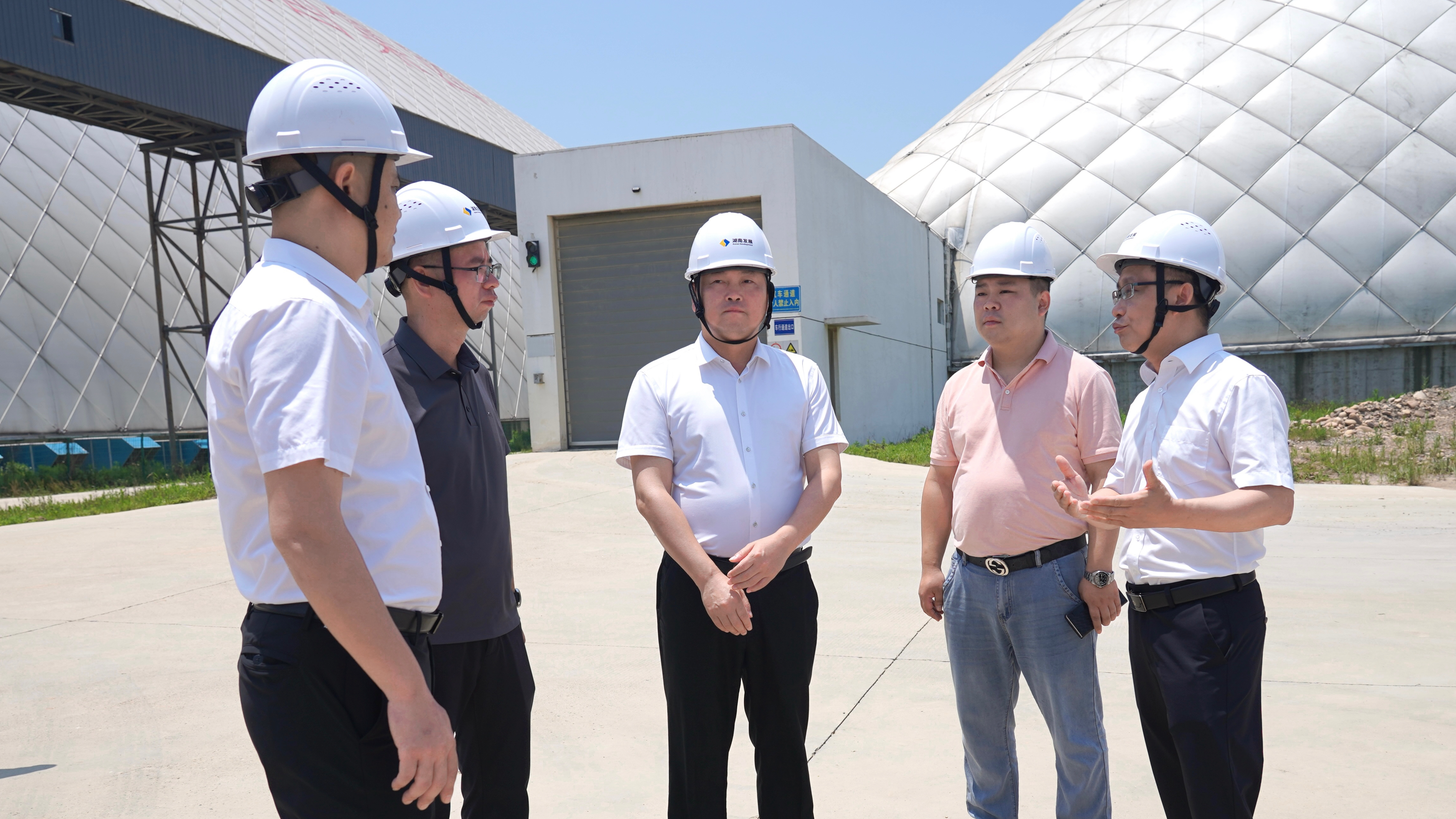沅江市委書記楊智勇調(diào)研湖南發(fā)展機(jī)制砂和砂石集散中心項(xiàng)目